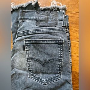 Levi’s strait leg light grey distressed denim